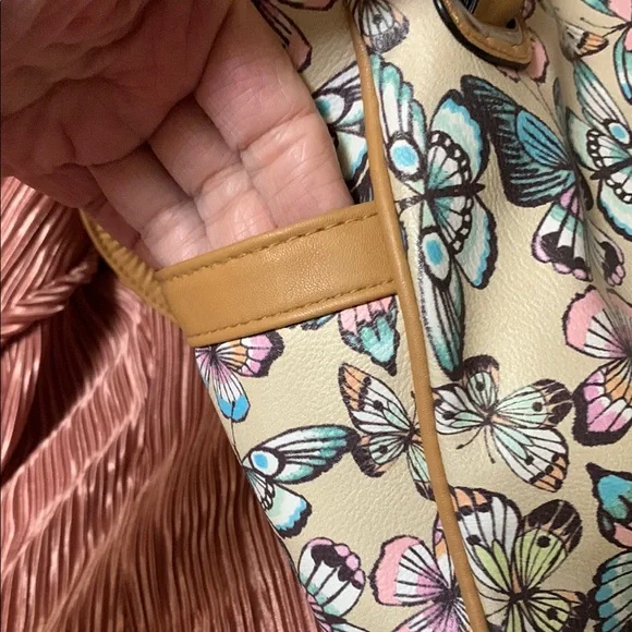 Rosetti Cream Shoulder Bag with Butterfly 🦋 Design - Picture 2 of 10
